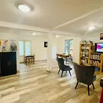Avec Terrasse Pour 5 Personnes - Api-1-52-905 * Camon (Languedoc-Roussillon)